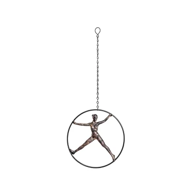 Escultura acrobata em pé na argola em resina 22x22x3cm