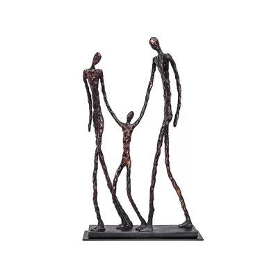 Escultura pai e mãe com filho 48x31x8cm