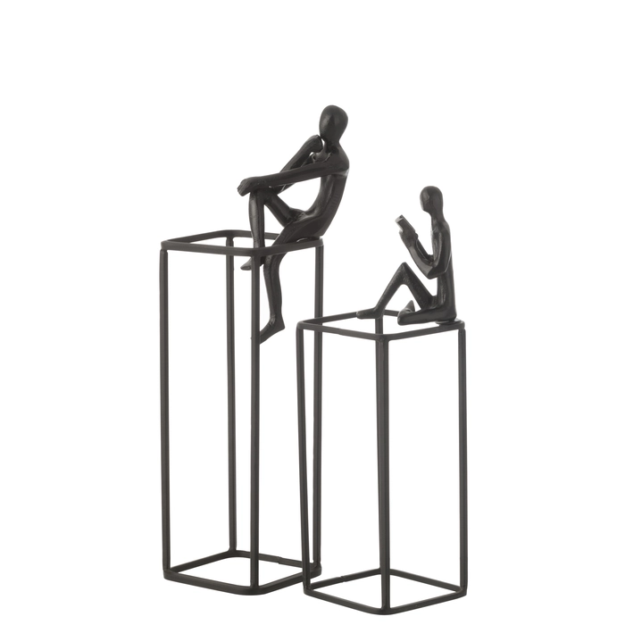 Alternative view of Escultura figura lendo livro no cubo em aluminio 35x11x11cm