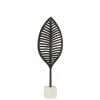 Escultura folha em metal com base marmorizada 59x20x8cm