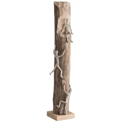 Escultura figuras escalando tronco em madeira 75x15x15cm