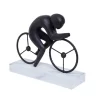 Escultura homem na bicicleta na base 18x20x8cm