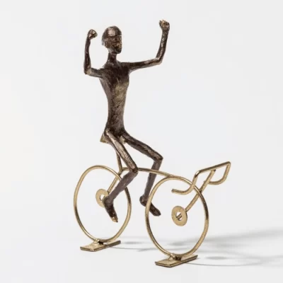 Escultura ciclista vitorioso 29x22x14cm
