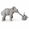 Escultura elefante brincando com filho 19x38x10cm