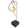 Escultura ginasta dourada na argola 48x18x22cm